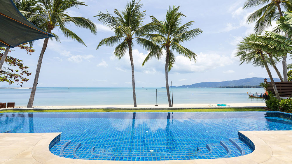 Tawantok Beach Villas - Pool overlooking the beach